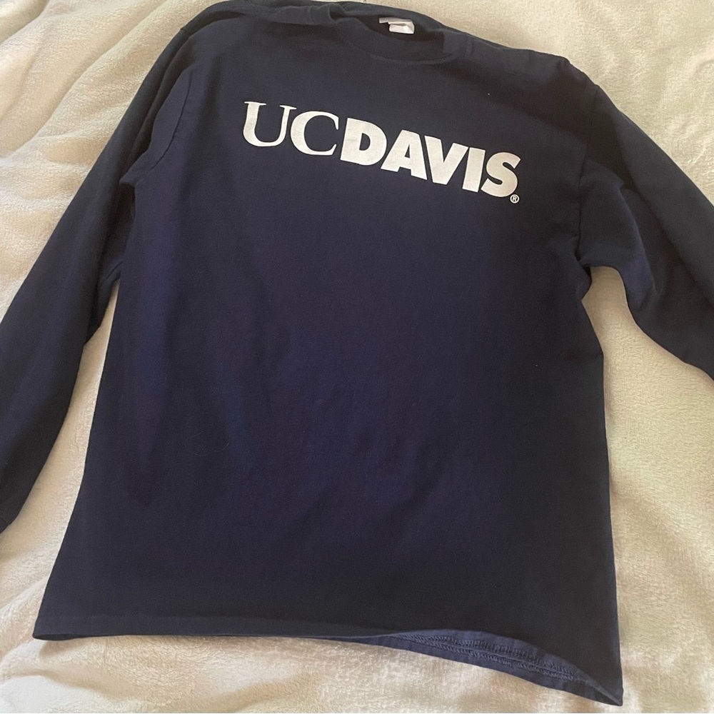 UC Davis long sleeve t-shirt gently worn